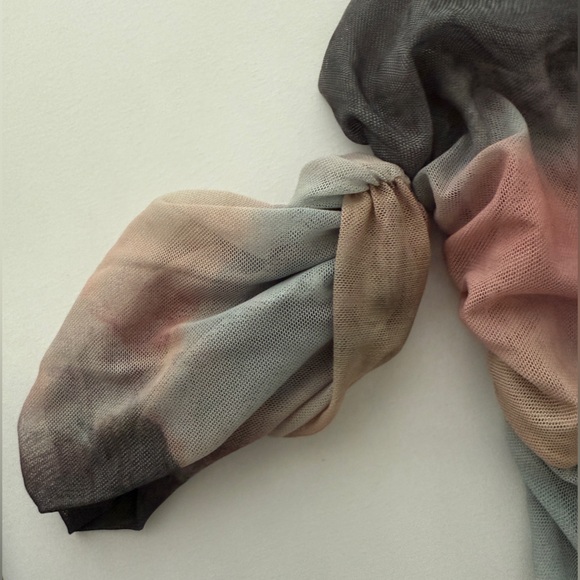 Off-Shoulder Multicolor Top - Picture 4 of 7